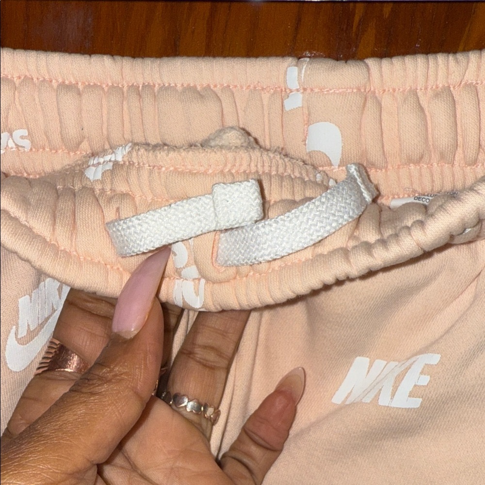 Nike Light Peach Logo Shorts - Picture 7 of 7